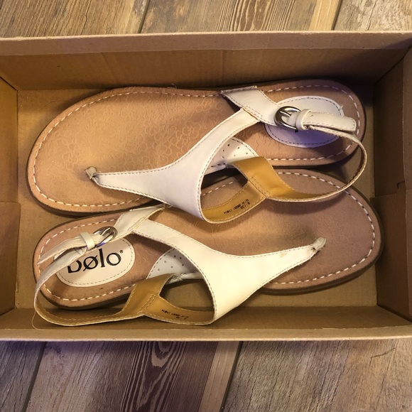 Used.  Sandals w/ adjustable buckle. - Picture 12 of 14